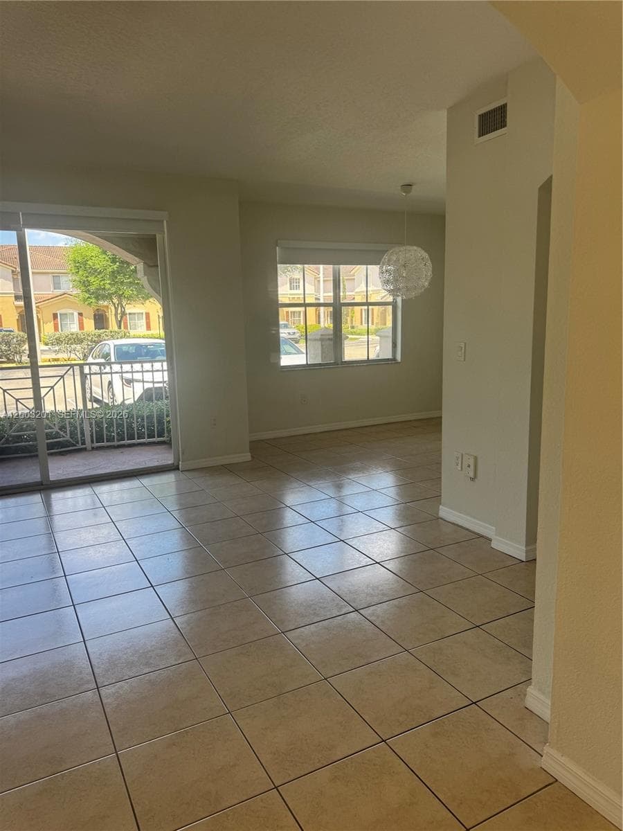 8826 W Flagler St # 102, Miami FL 33174