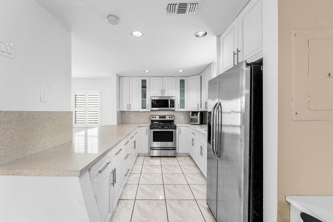 331 NW 101st Terrace, Pembroke Pines FL 33026 photo 5