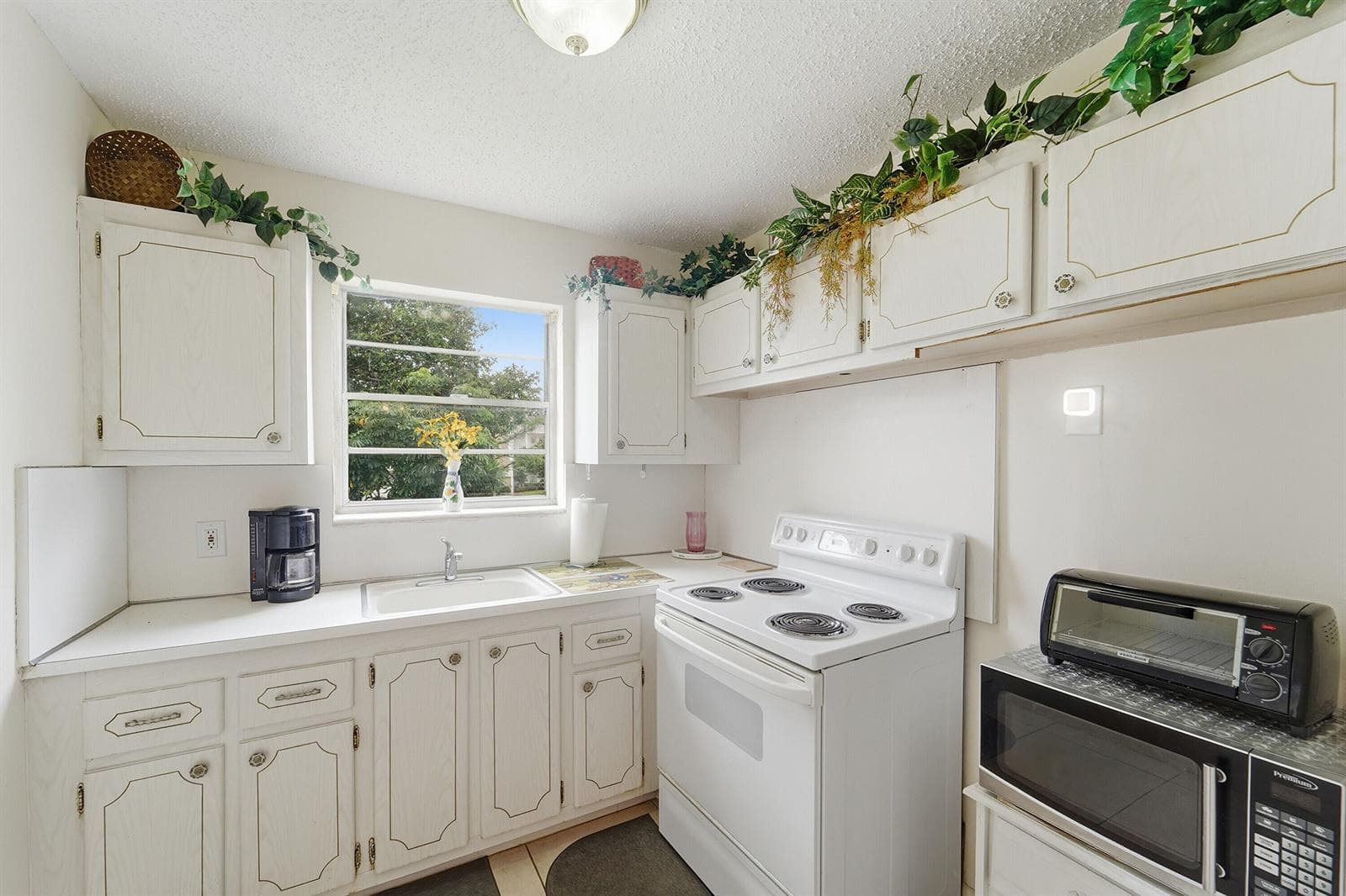 80 Harwood H, Deerfield Beach FL 33442 photo 3