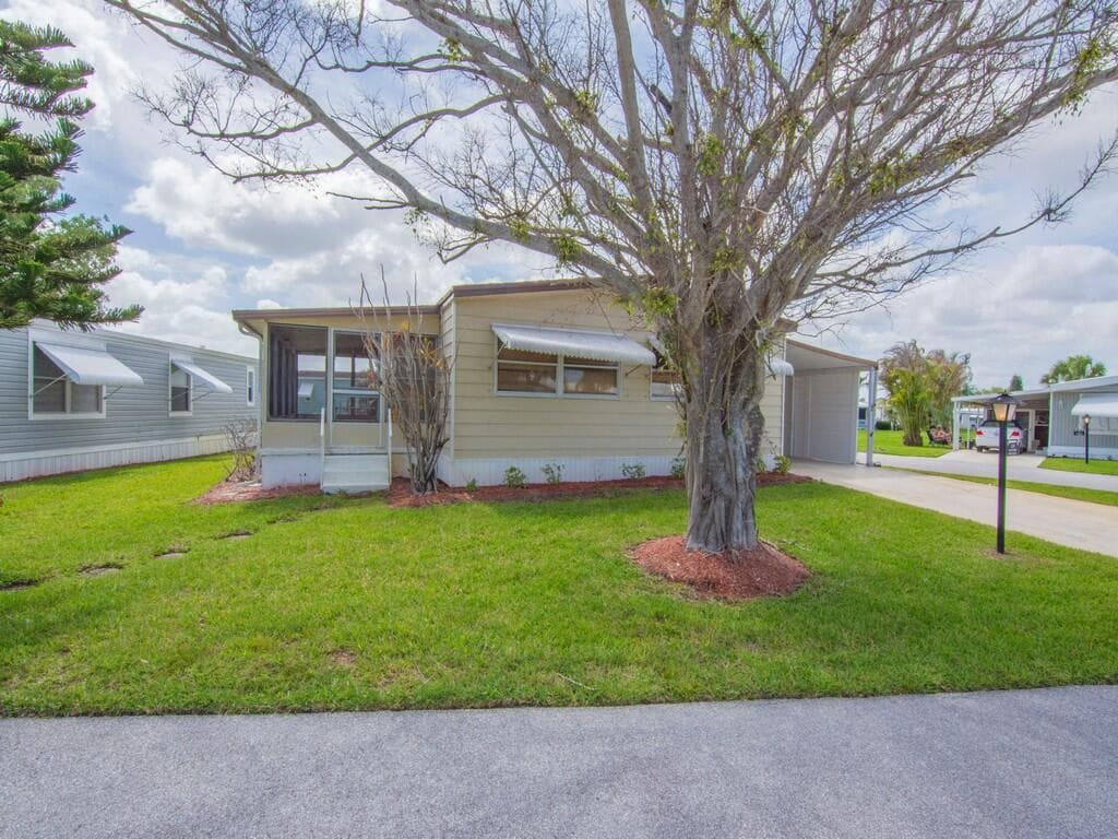 225 NE Forrest Court, Jensen Beach FL 34957 photo 2