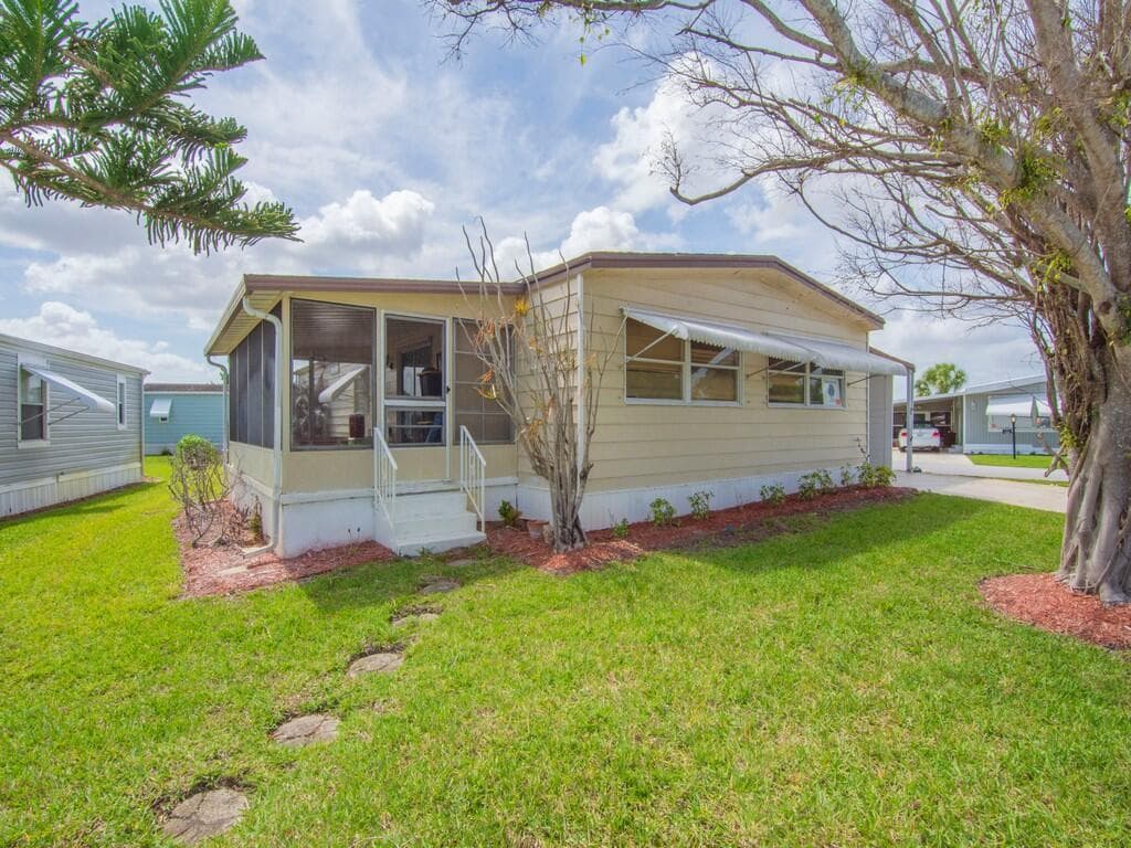 225 NE Forrest Court, Jensen Beach FL 34957 photo 3