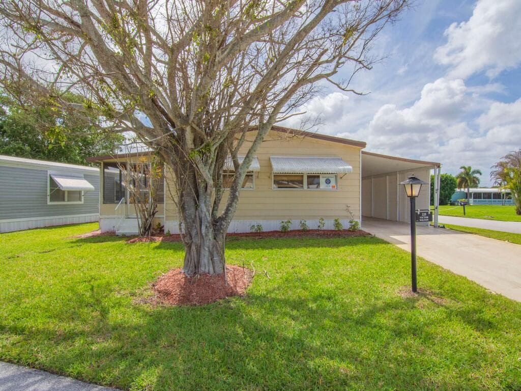 225 NE Forrest Court, Jensen Beach FL 34957 photo 4