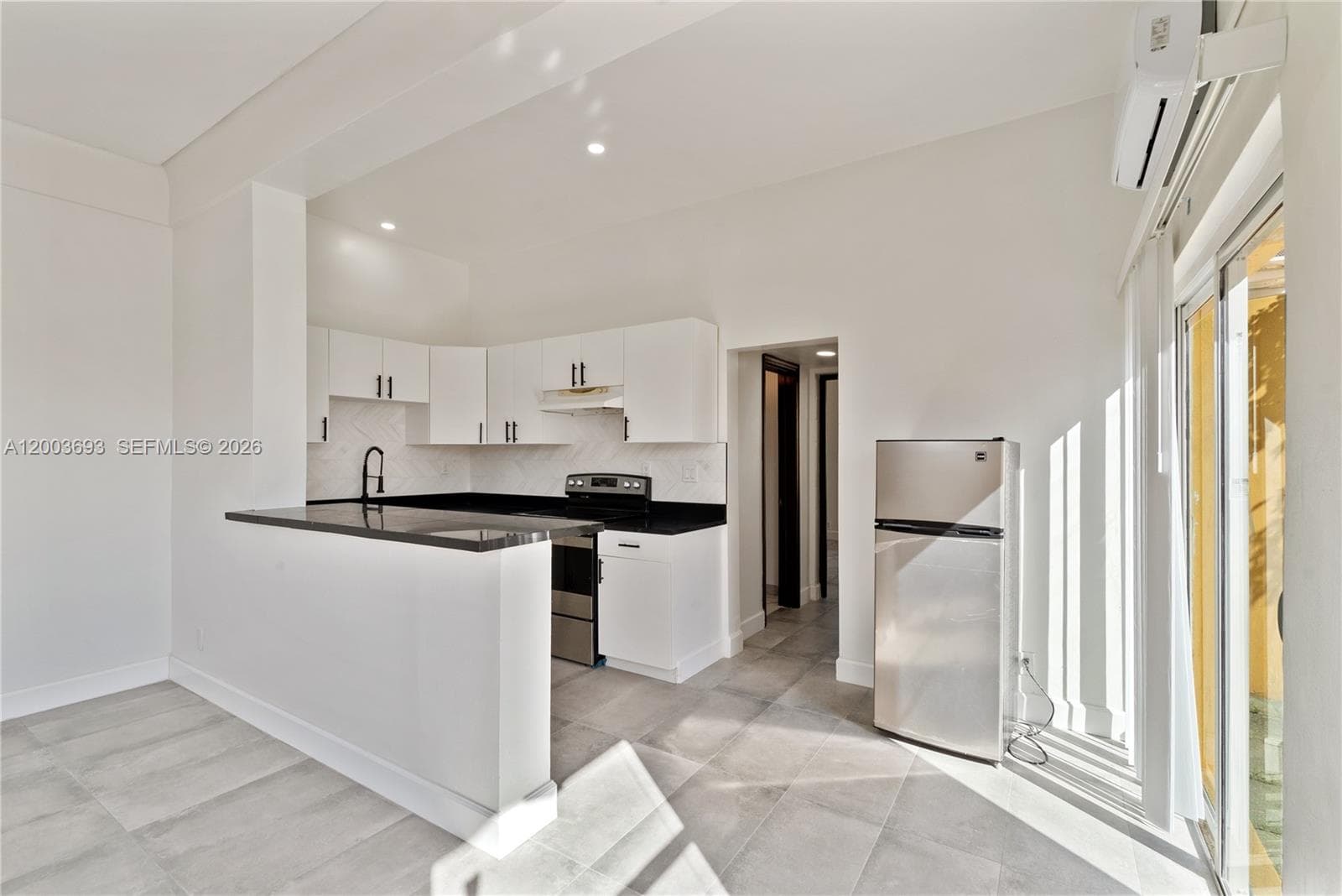 2204 Mckinley St, Hollywood FL 33020 photo 3