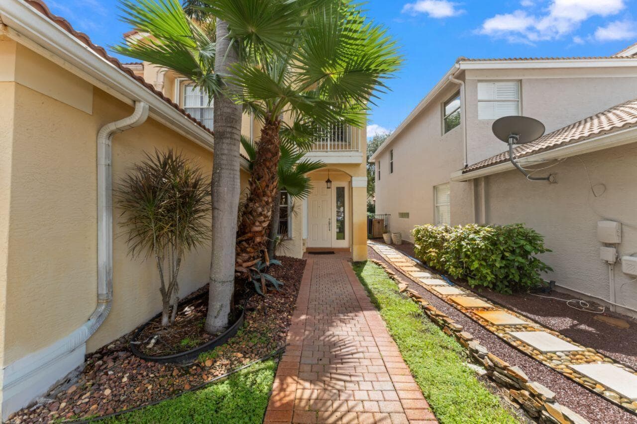 8492 Breezy Oak Way, Boynton Beach FL 33473 photo 2