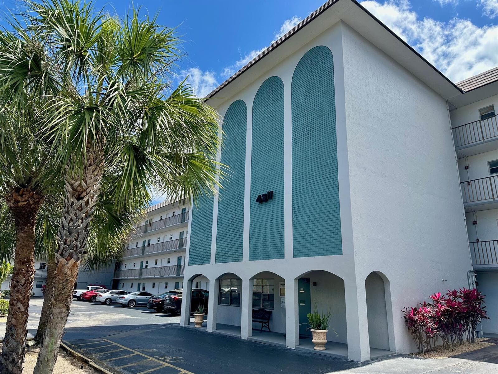 4311 Crystal Lake Drive # 407, Deerfield Beach FL 33064 photo 2