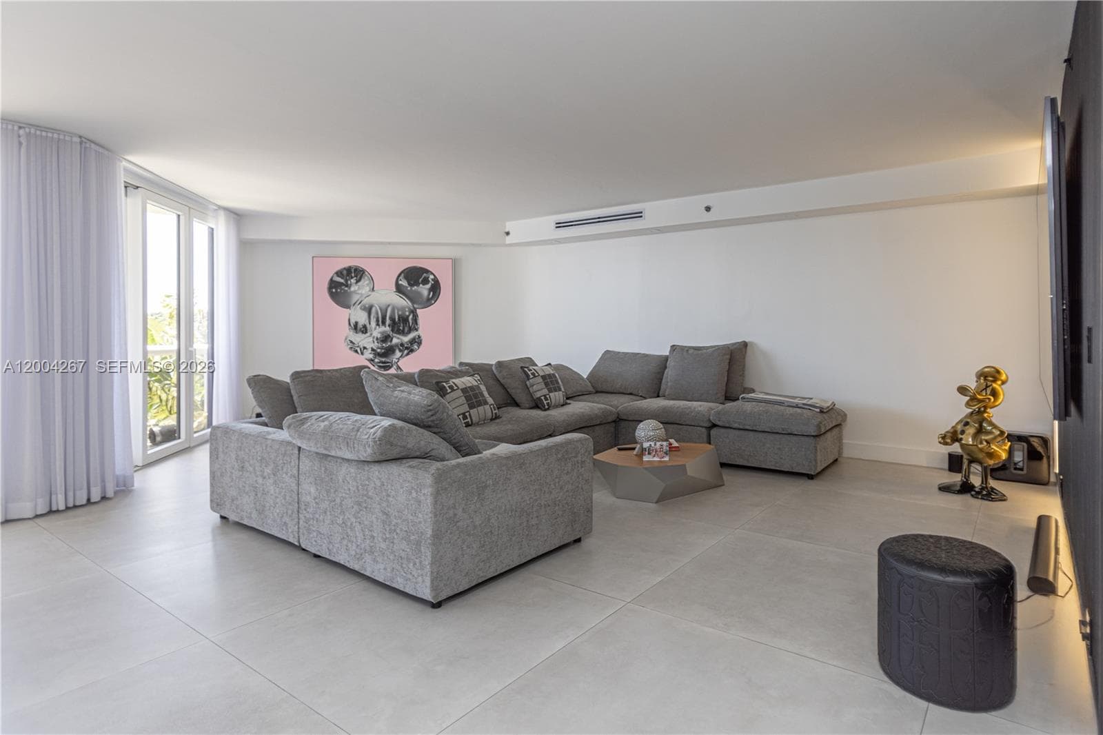 20191 E Country Club Dr, Aventura FL 33180 photo 2