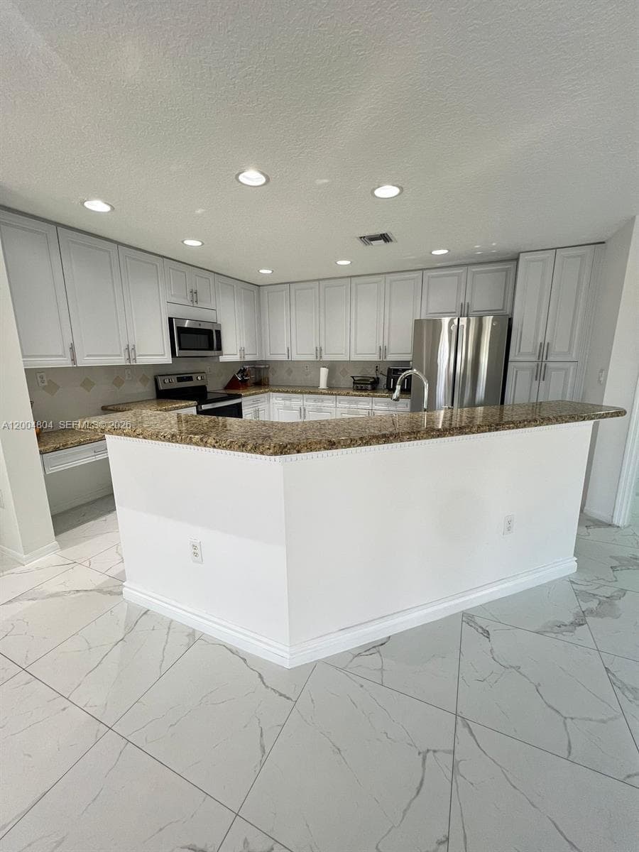 13840 NW 20th St, Pembroke Pines FL 33028 photo 5