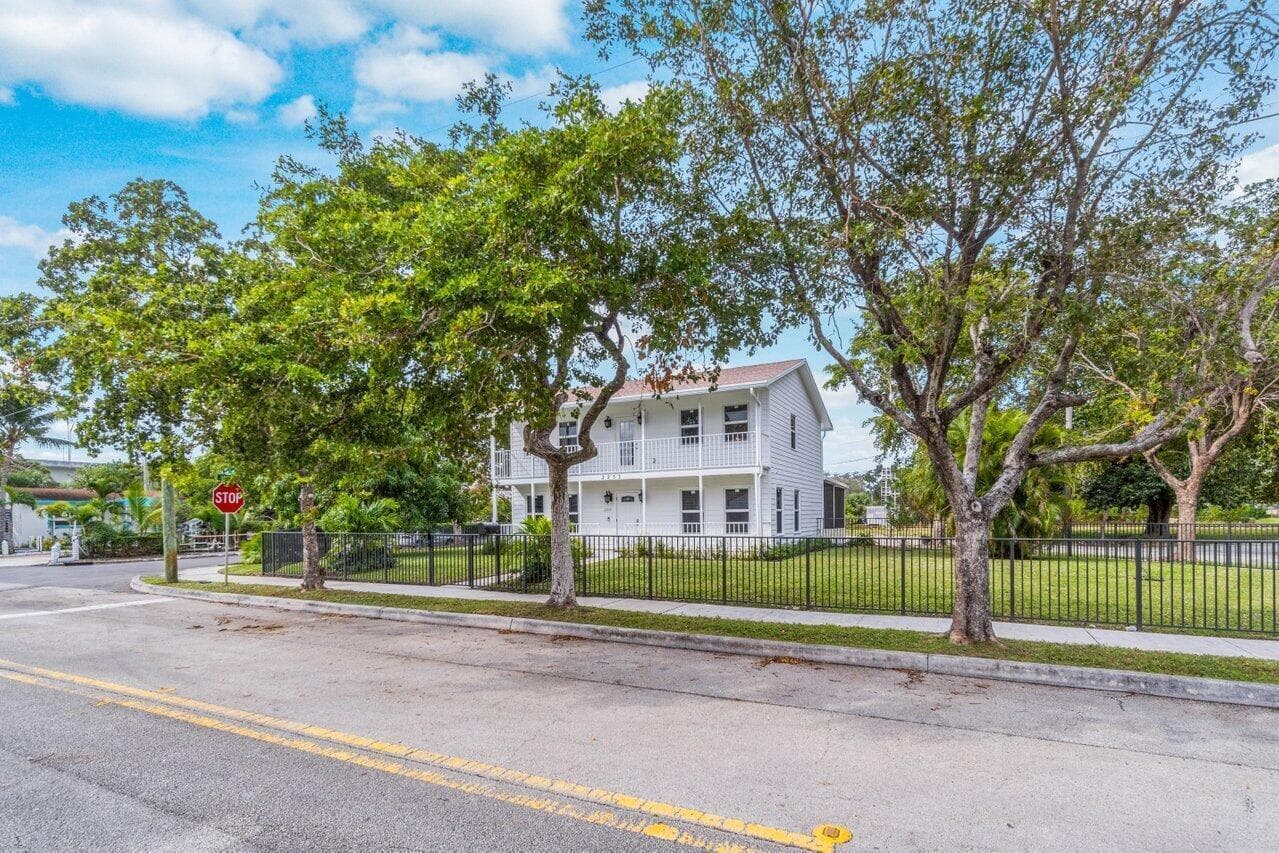 2233 Dock Street, West Palm Beach FL 33401 photo 4
