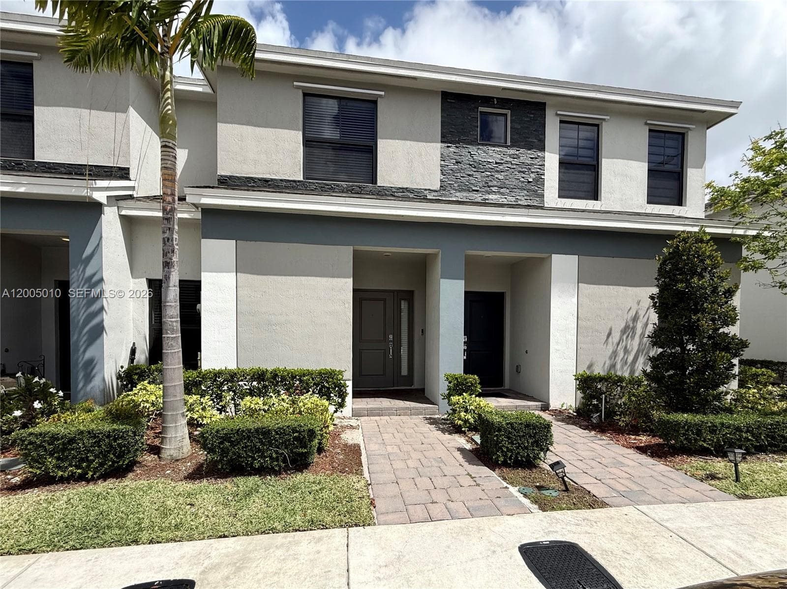 529 NE 1st Dr, Florida City FL 33034 photo 2