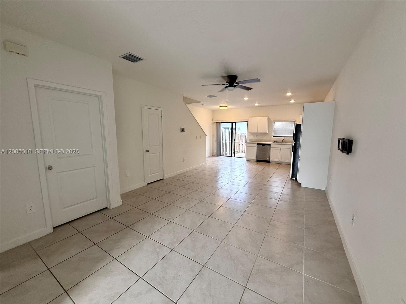 529 NE 1st Dr, Florida City FL 33034 photo 3