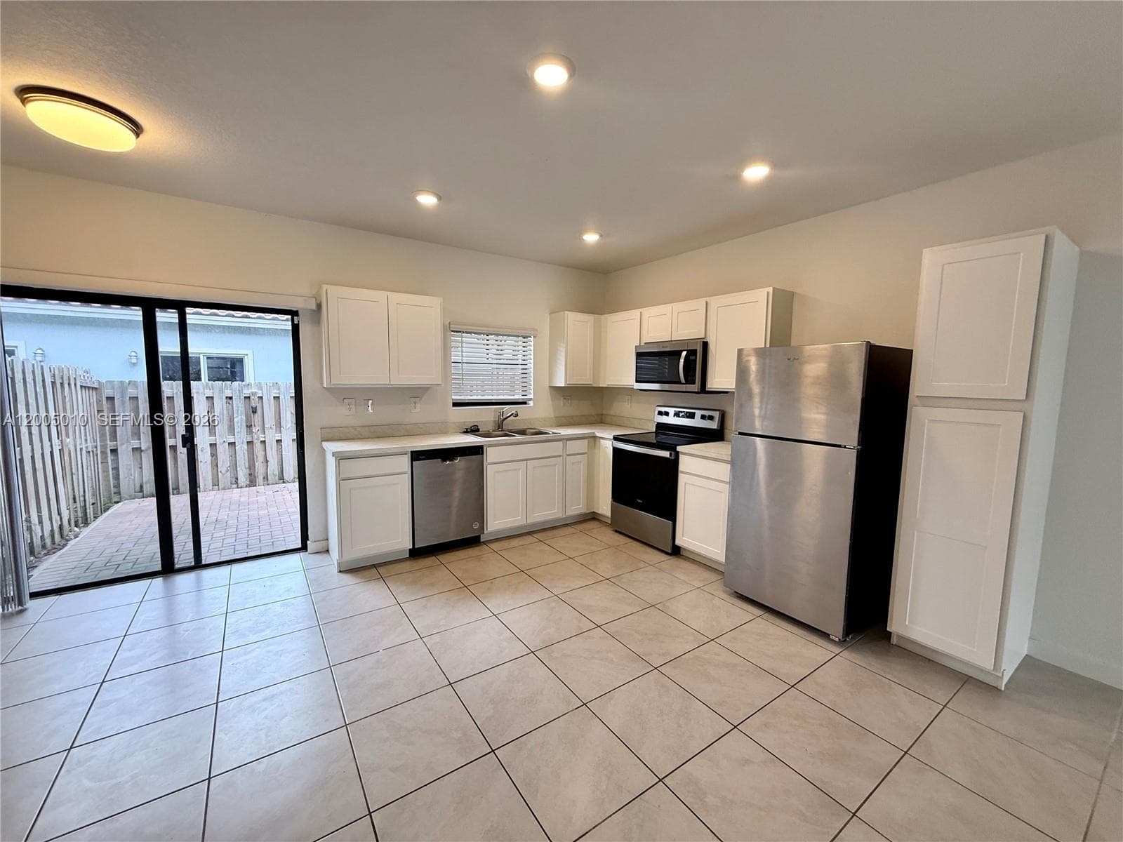 529 NE 1st Dr, Florida City FL 33034 photo 4