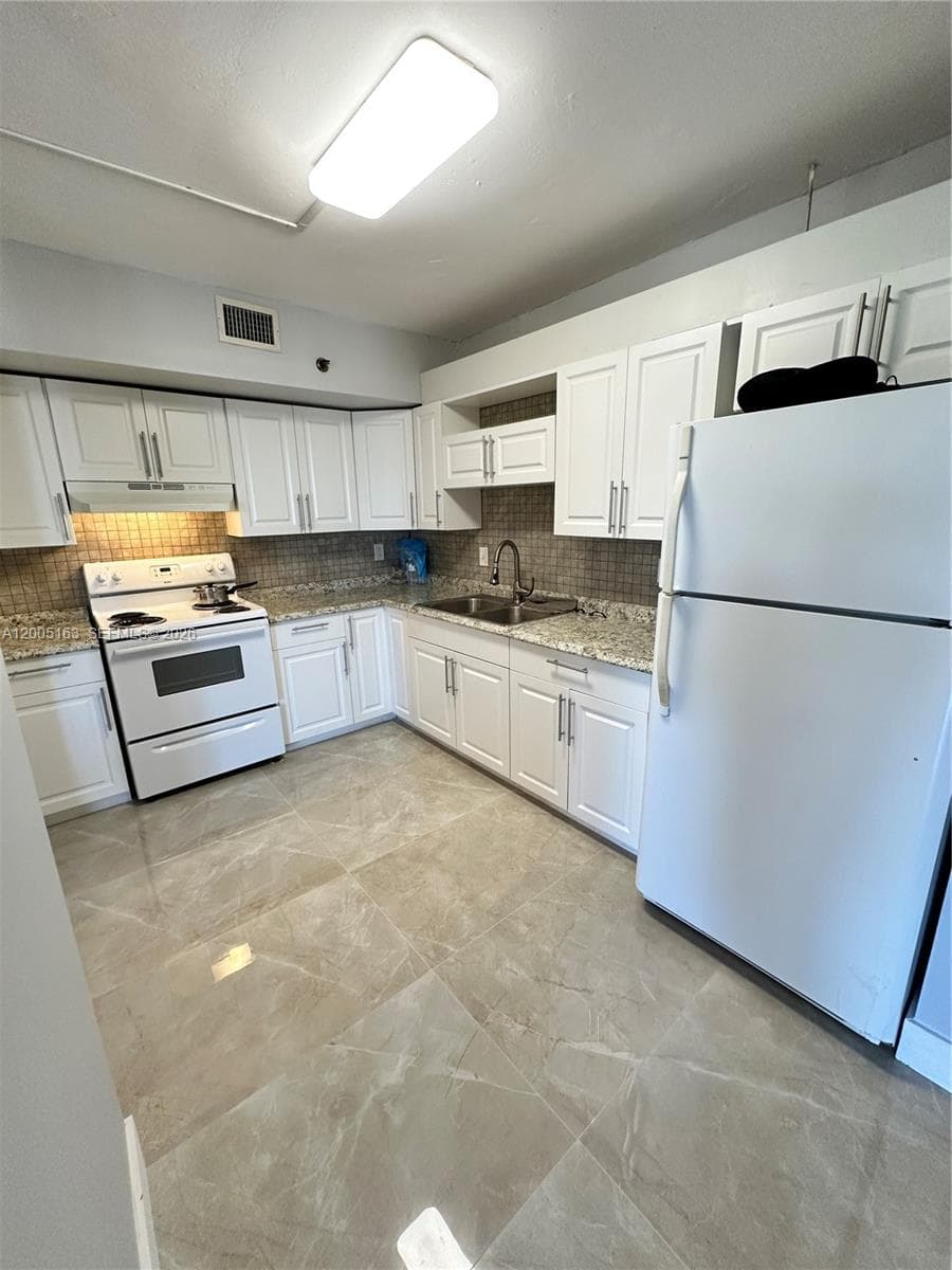 901 Hillcrest Dr # 315, Hollywood FL 33021 photo 2