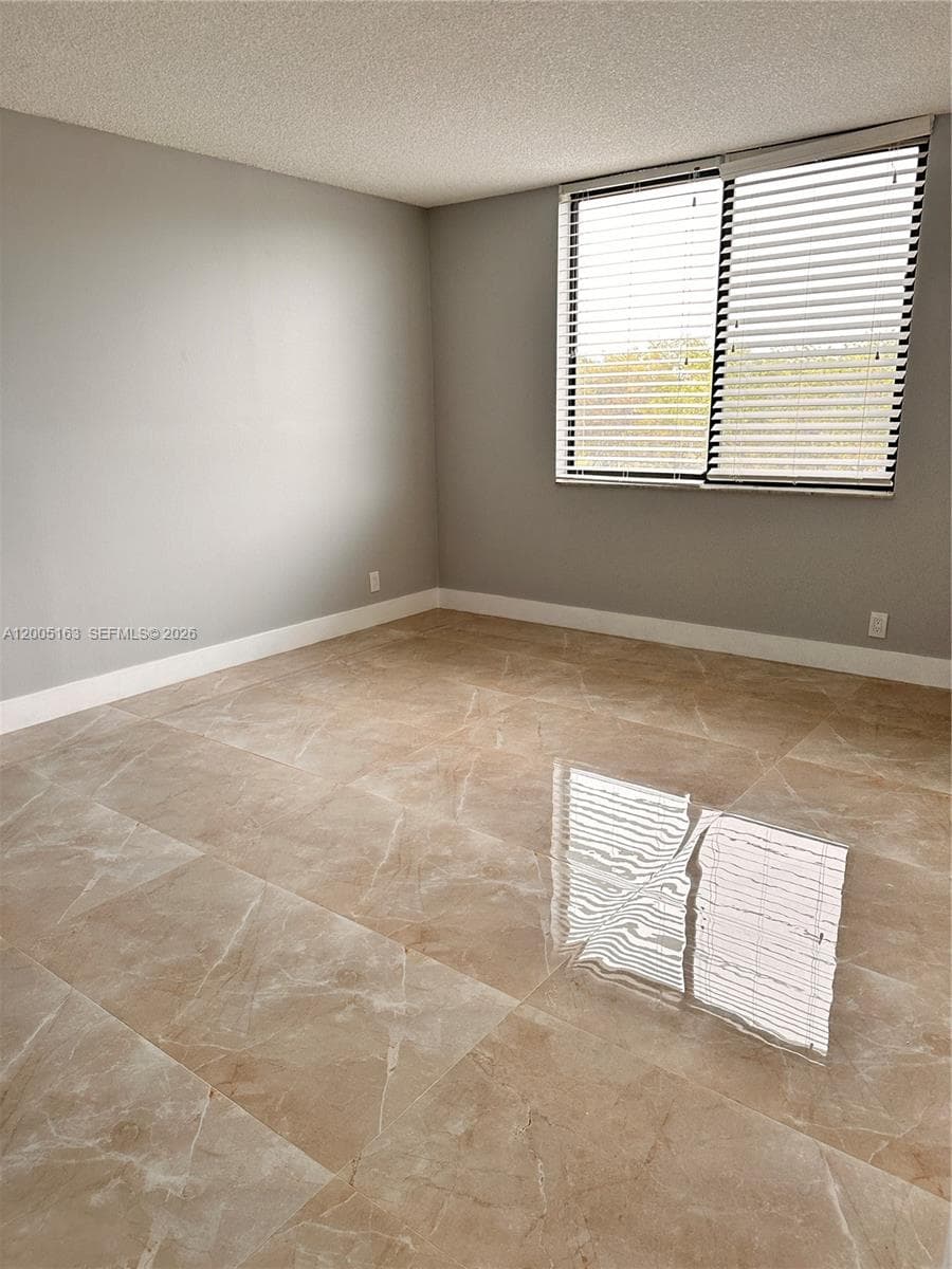 901 Hillcrest Dr # 315, Hollywood FL 33021 photo 5