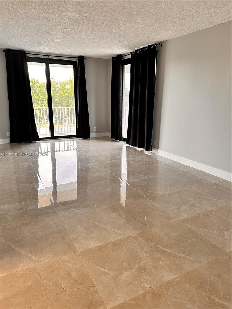 901 Hillcrest Dr # 315, Hollywood FL 33021 photo 4