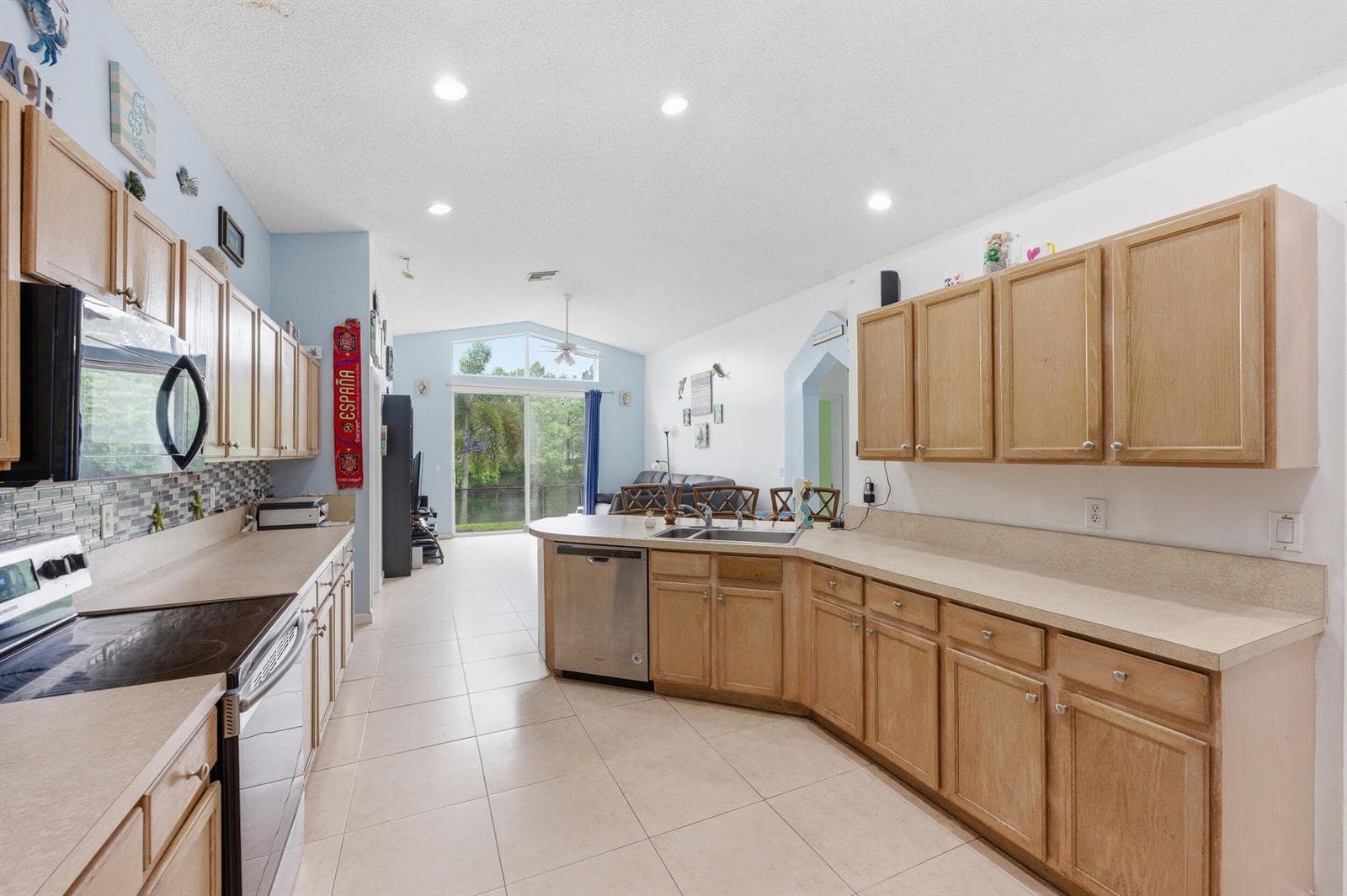 1724 Sawgrass Circle, FL 33413 photo 3