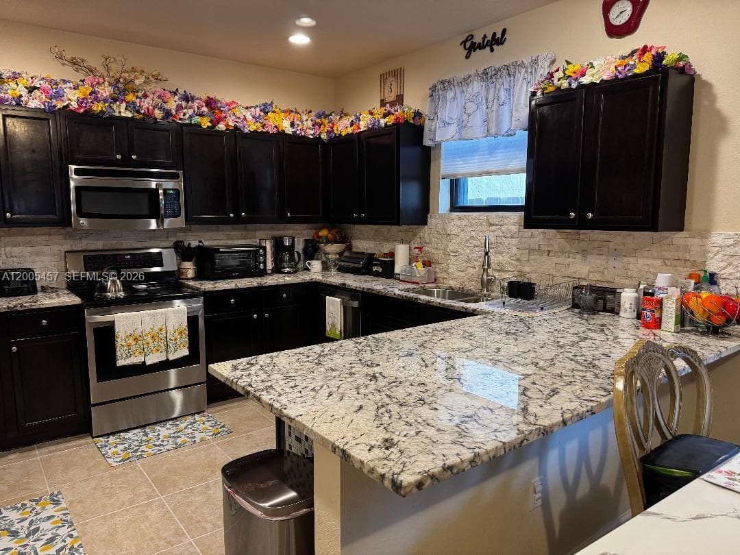 595 SE 33rd Ter, Homestead FL 33033 photo 3