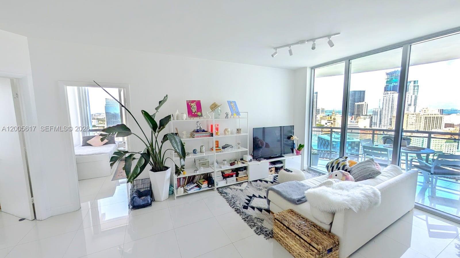 350 S Miami Ave # 2813, Miami FL 33130