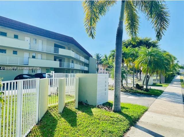 18901 NE 14th Ave # 101, Miami, FL 33179 photo 2