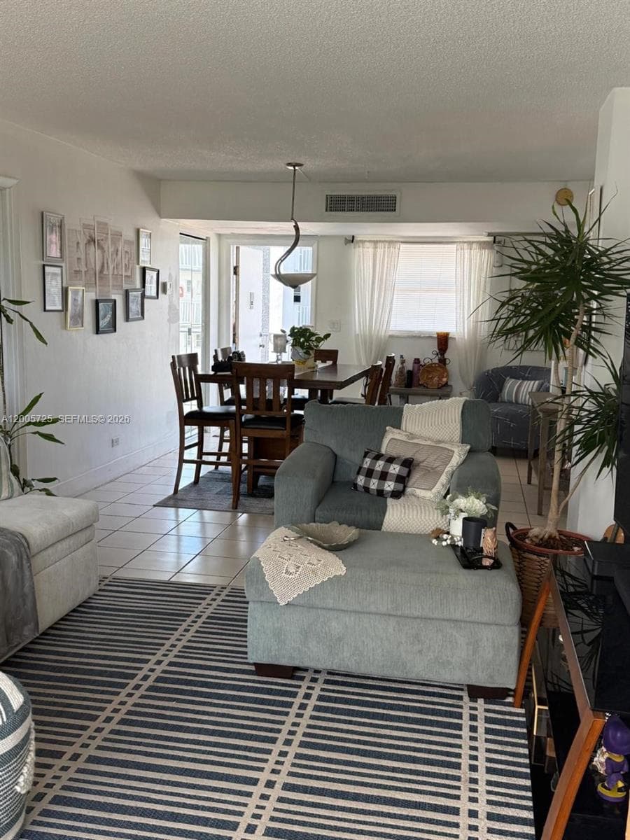447 NE 195th St # 310, Miami FL 33179 photo 4