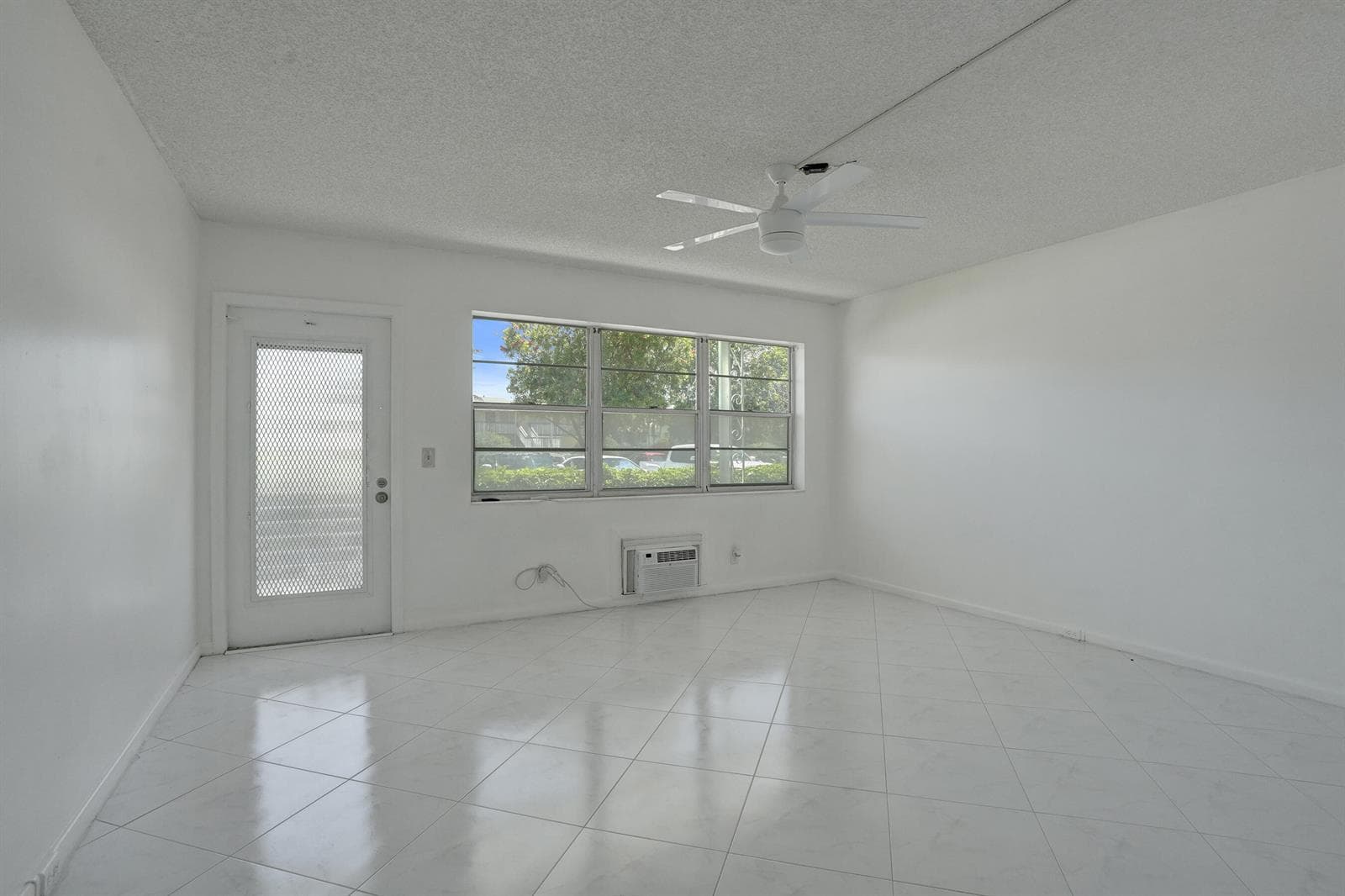 392 Durham Circle # M, Deerfield Beach FL 33442 photo 3