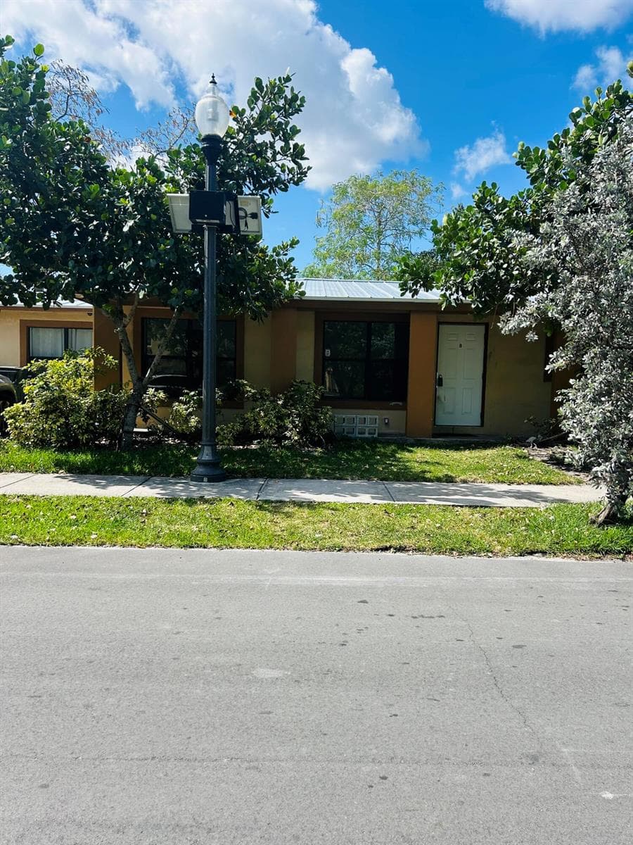844 NW 3rd Avenue # B, Fort Lauderdale, FL 33311 photo 2
