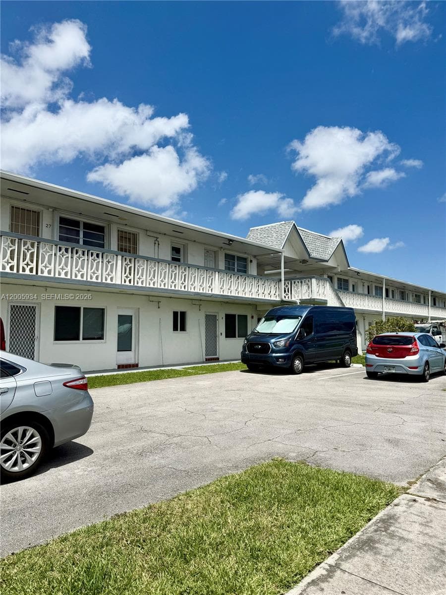 11 NE 204th St # 23, Miami Gardens FL 33179