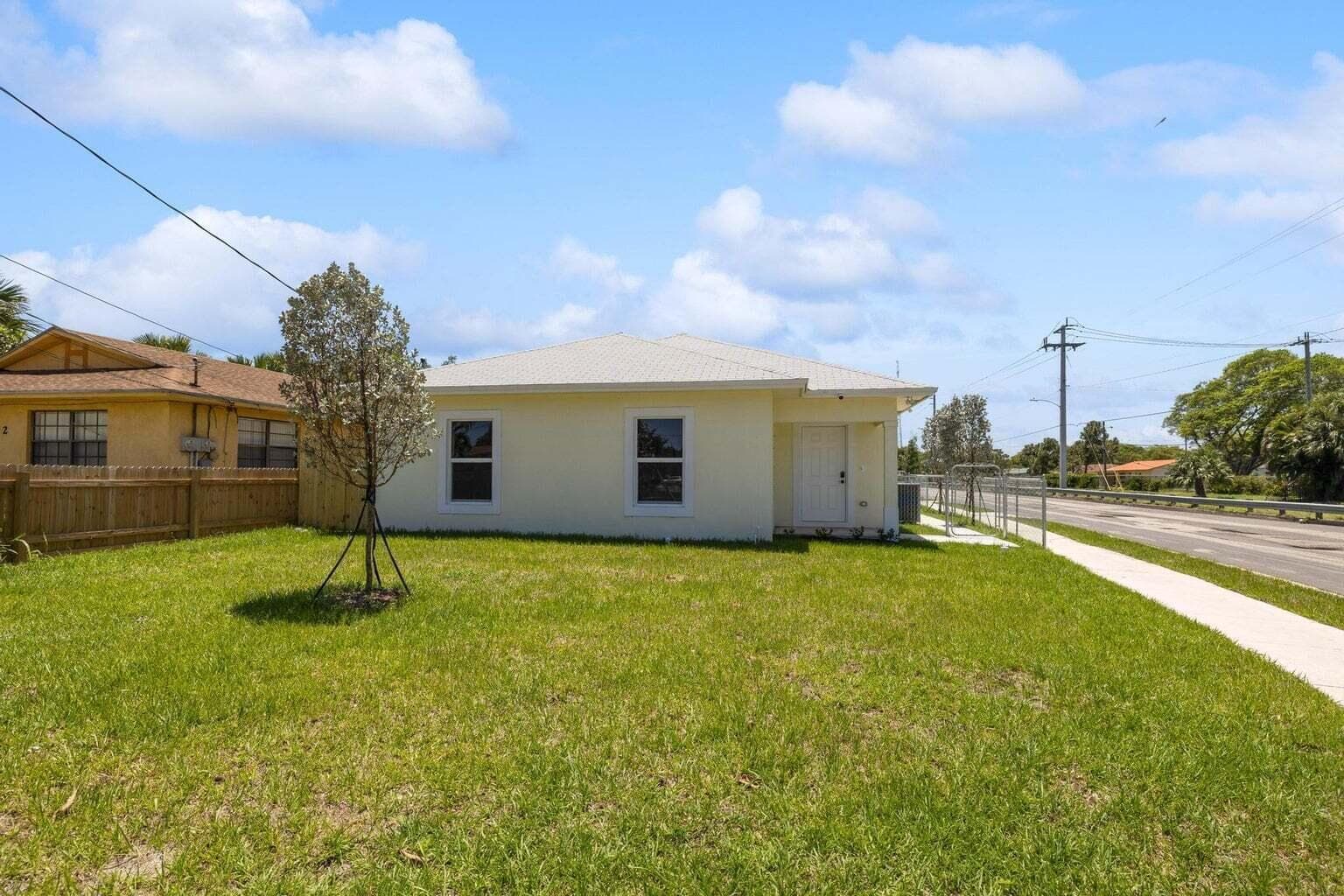 1132 11th Street, West Palm Beach FL 33401 photo 2