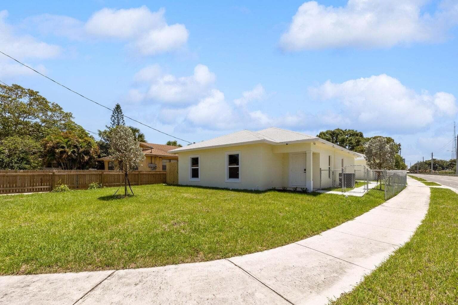 1132 11th Street, West Palm Beach FL 33401 photo 3