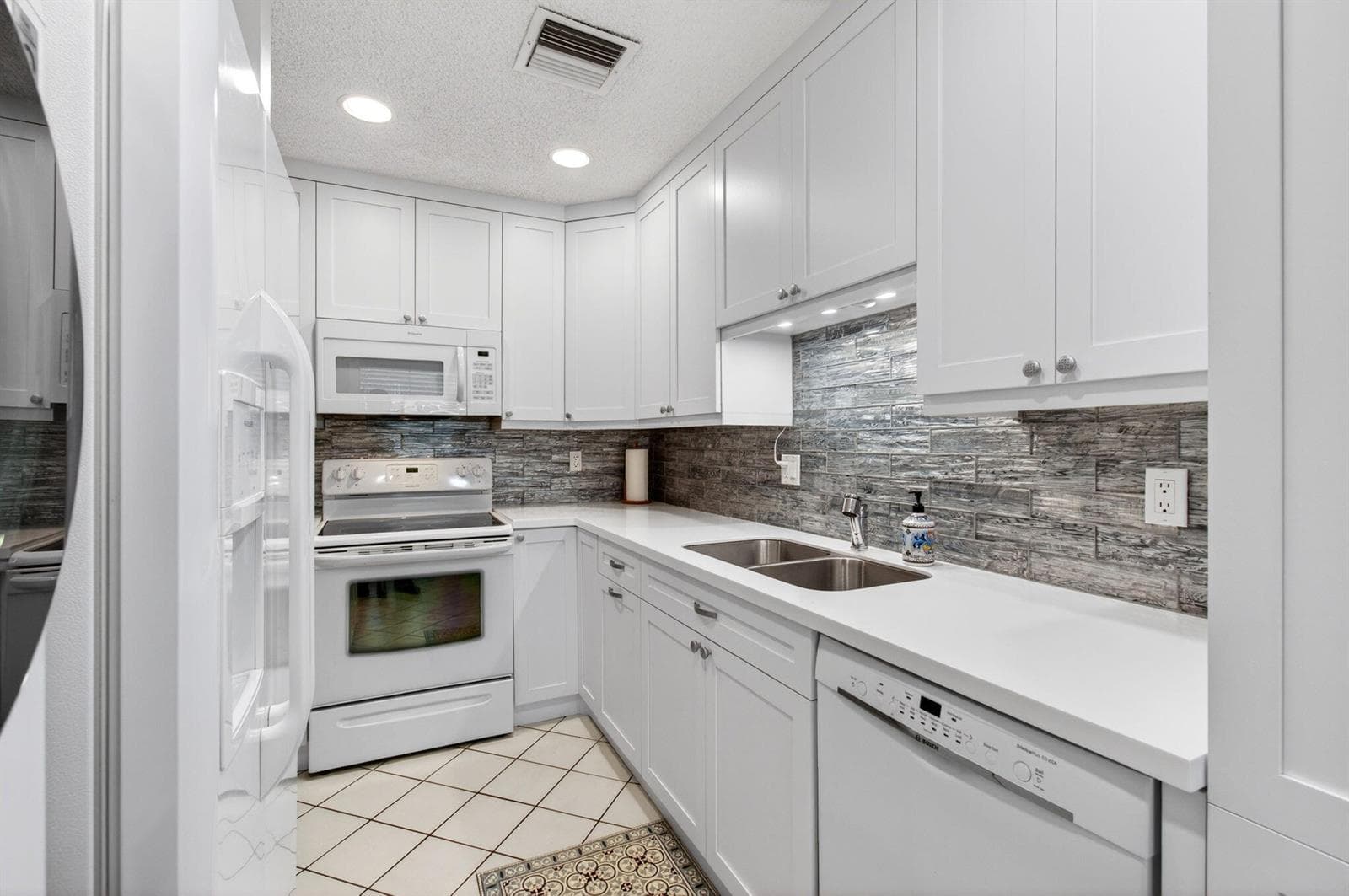 1835 NW 13th Street # 103, Delray Beach FL 33445 photo 2