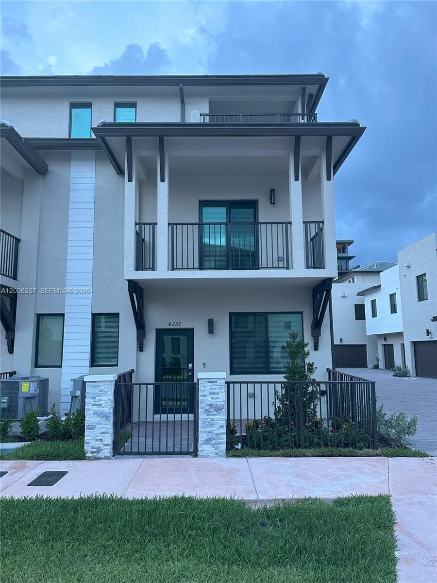 4227 NW 83rd Path, Doral FL 33166