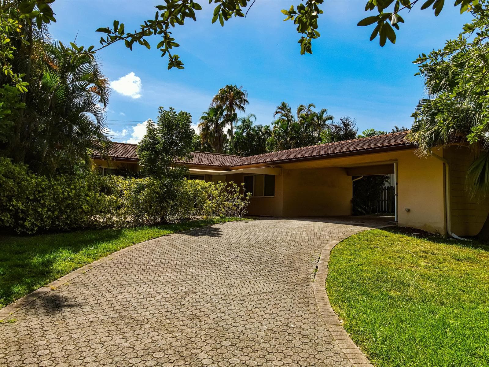 1817 SE 25 Avenue, Fort Lauderdale FL 33316 photo 2