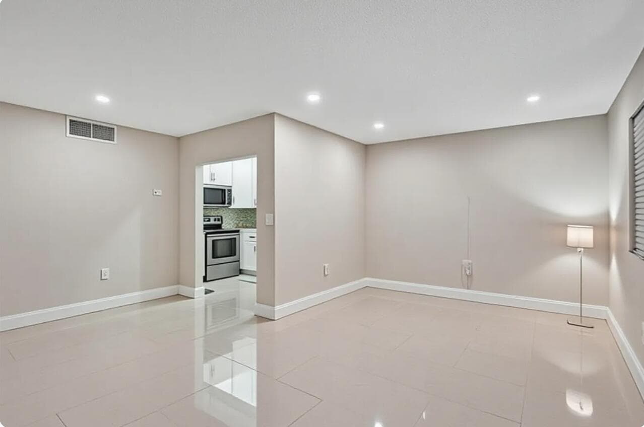 4980 E Sabal Palm Boulevard E # 124, Tamarac FL 33319 photo 2