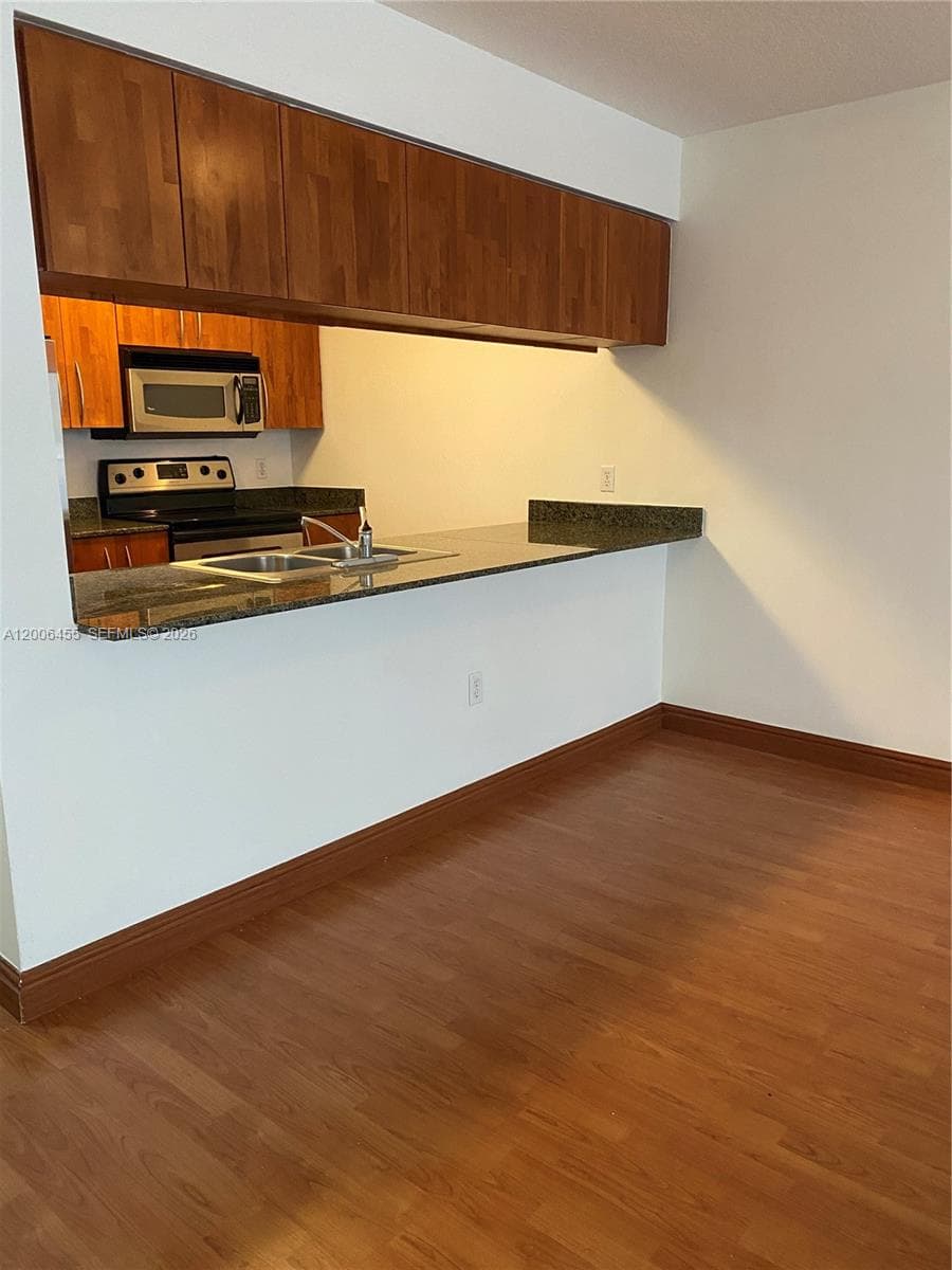 1200 Brickell Bay Dr # 1914, Miami FL 33131 photo 2