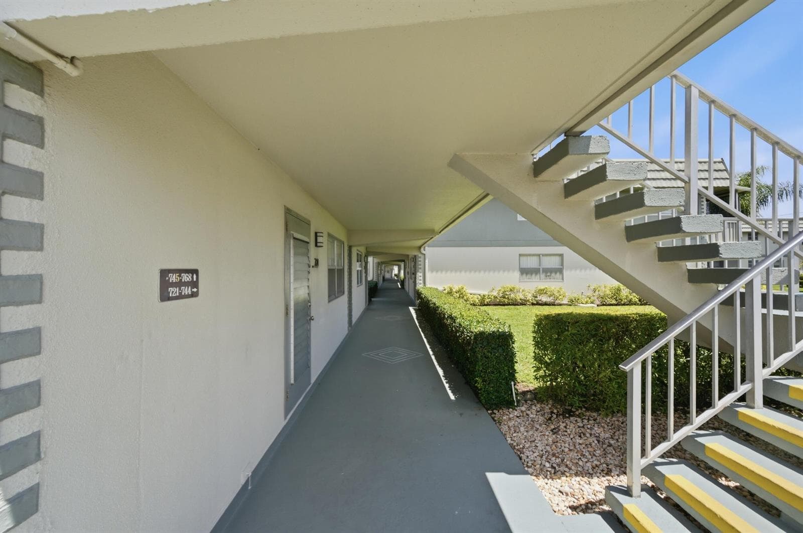 724 Flanders P, Delray Beach FL 33484 photo 2