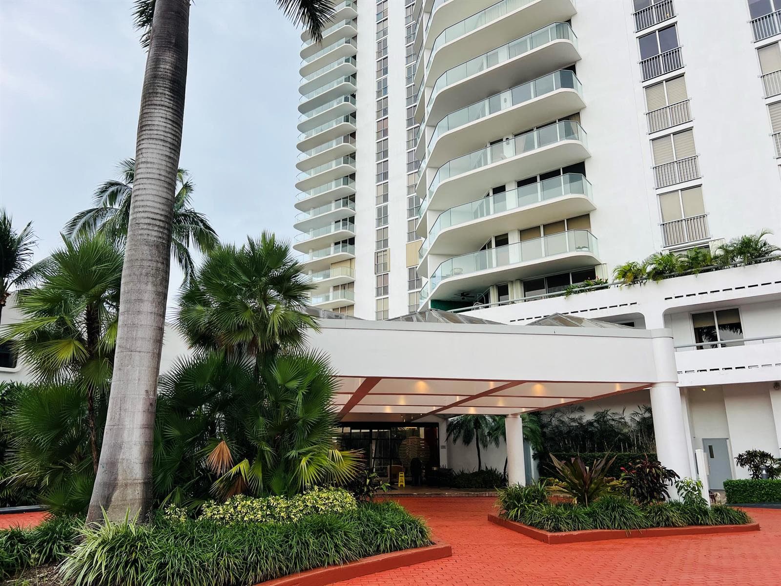 19707 Turnberry Way # 12e, Aventura FL 33180 photo 2