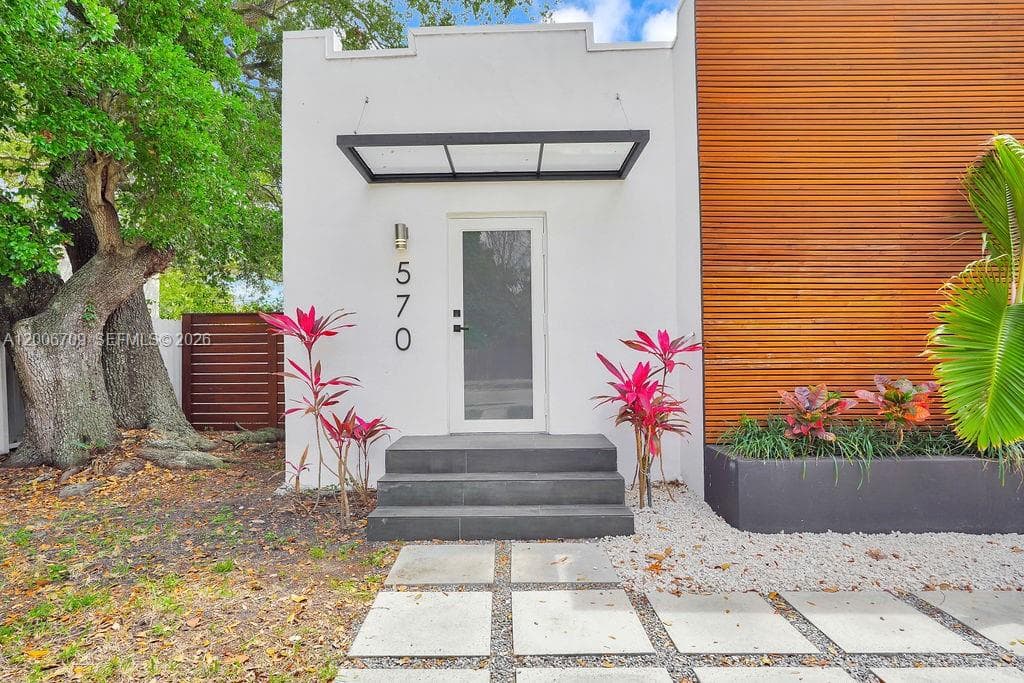 570 NW 48th St, Miami FL 33127 photo 2