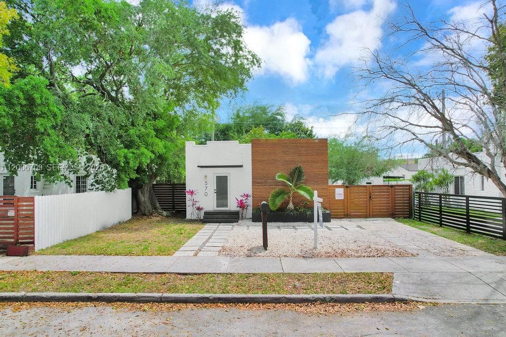 570 NW 48th St, Miami FL 33127 photo 5