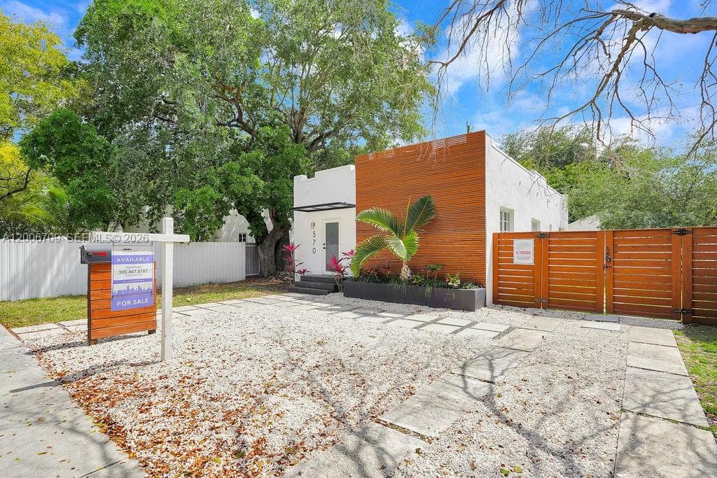 570 NW 48th St, Miami FL 33127 photo 4