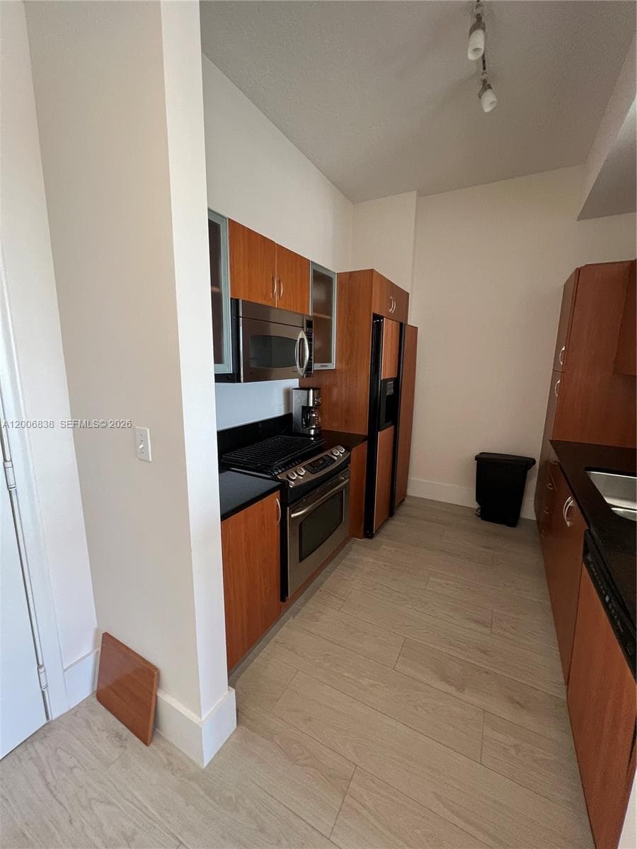 18800 NE 29th Ave, Aventura FL 33180 photo 2