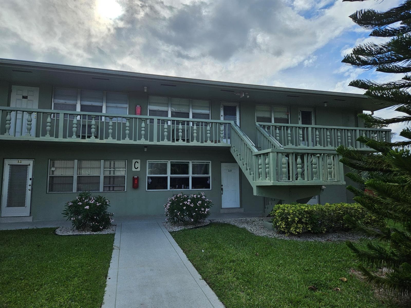 71 Easthampton # C, West Palm Beach FL 33417 photo 2