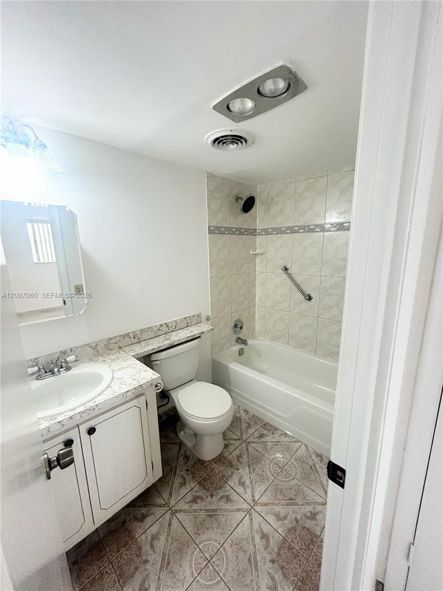 8345 Sunrise Lakes Blvd # 210, Sunrise FL 33322 photo 5