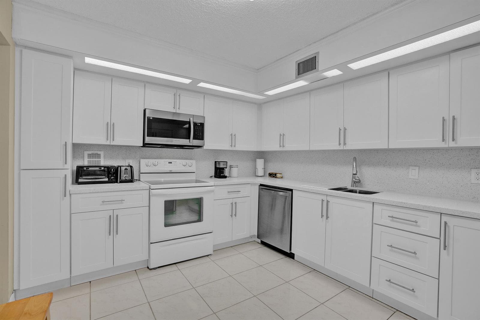 2800 N 46th Avenue # A302, Hollywood FL 33021 photo 3