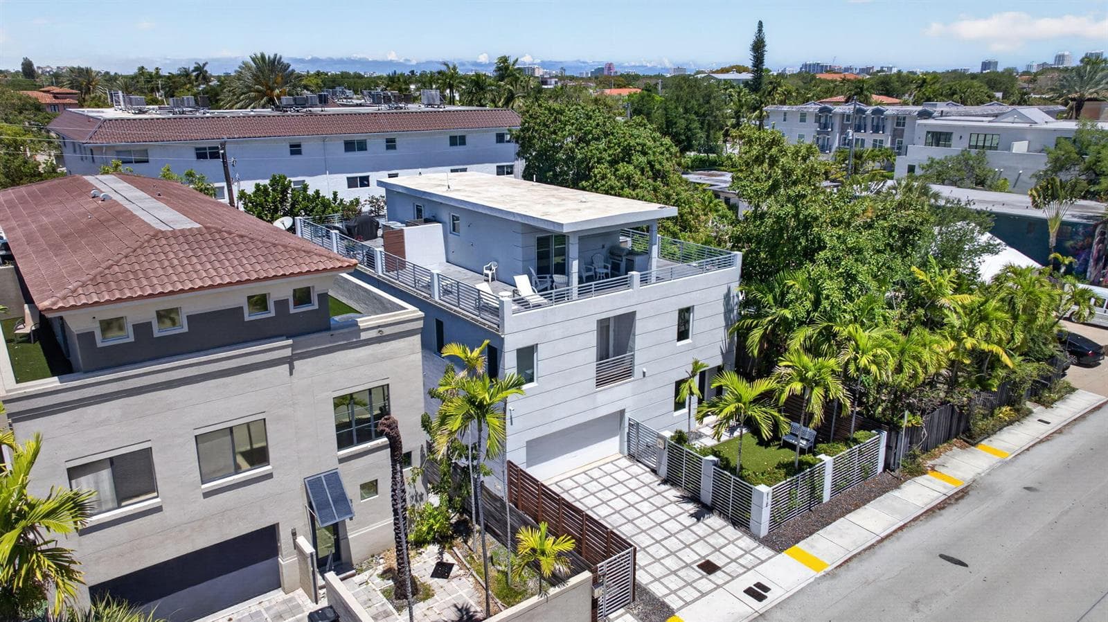 915 SE 2nd Court, Fort Lauderdale FL 33301 photo 4