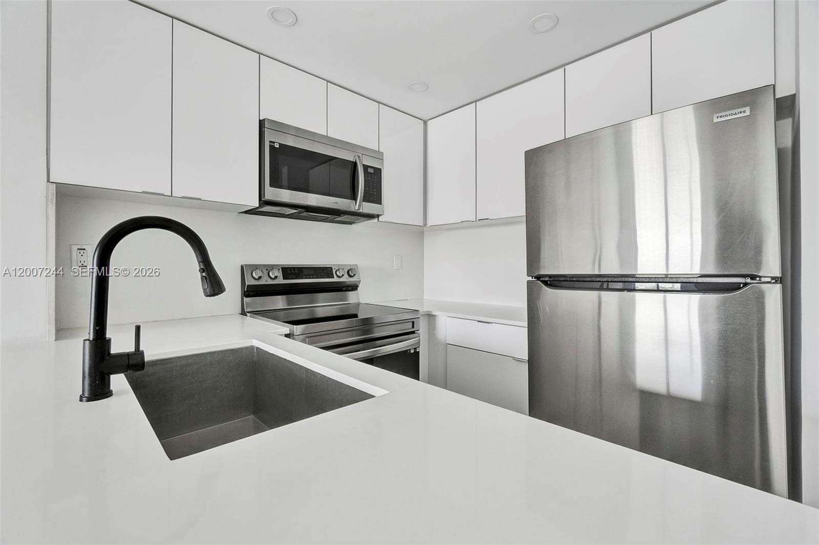 620 SW 10th St # 301, Miami FL 33130 photo 4