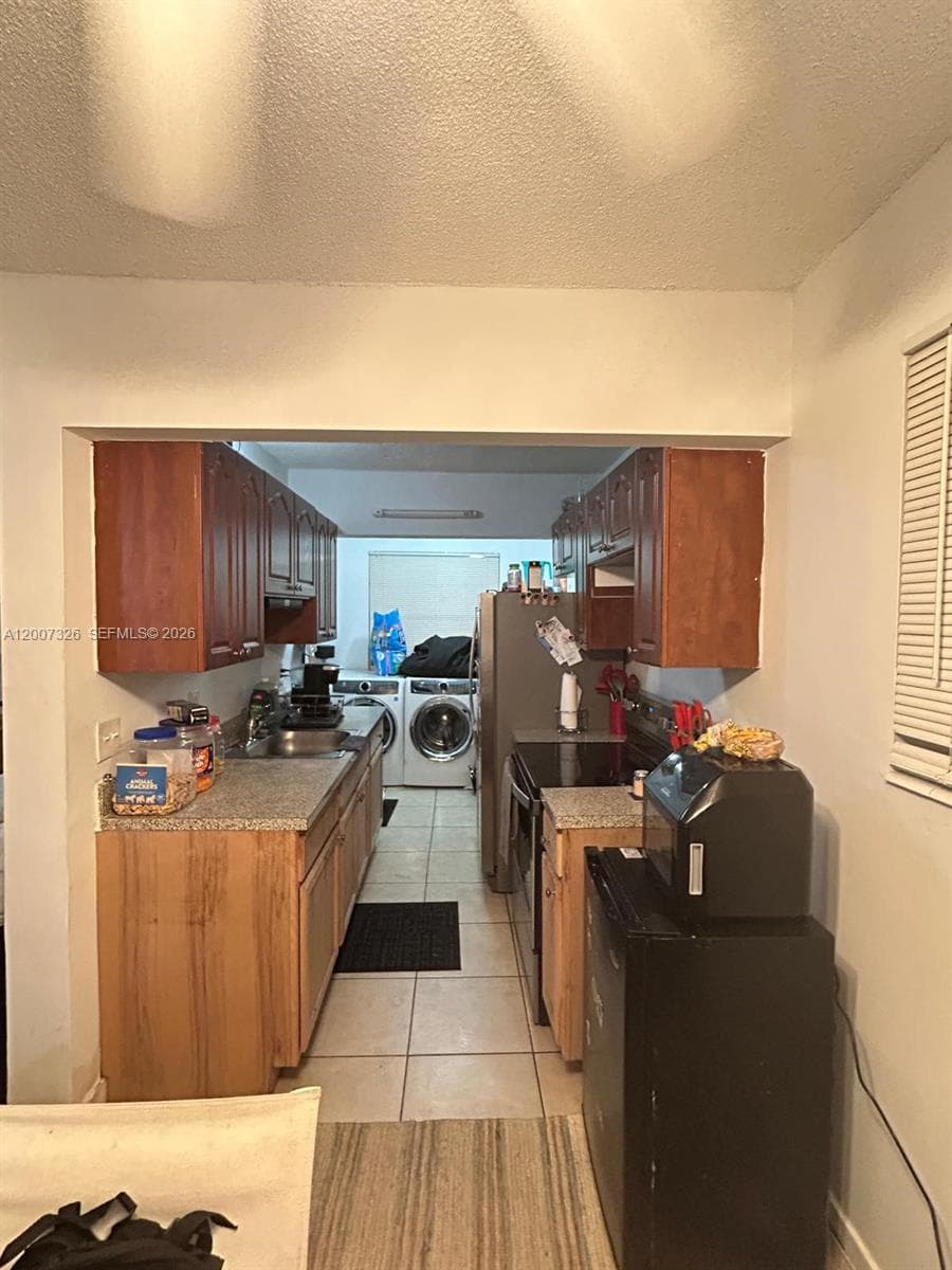 1100 NE 1st Ct # 104, Hallandale Beach FL 33009