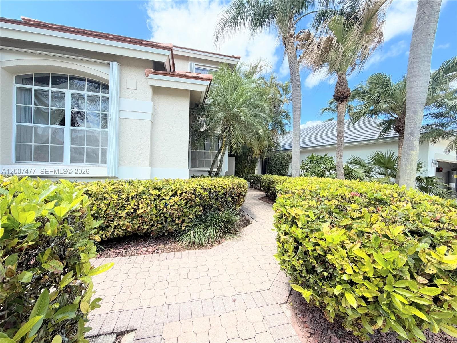 1510 W Lacosta Dr W, Pembroke Pines FL 33027 photo 2