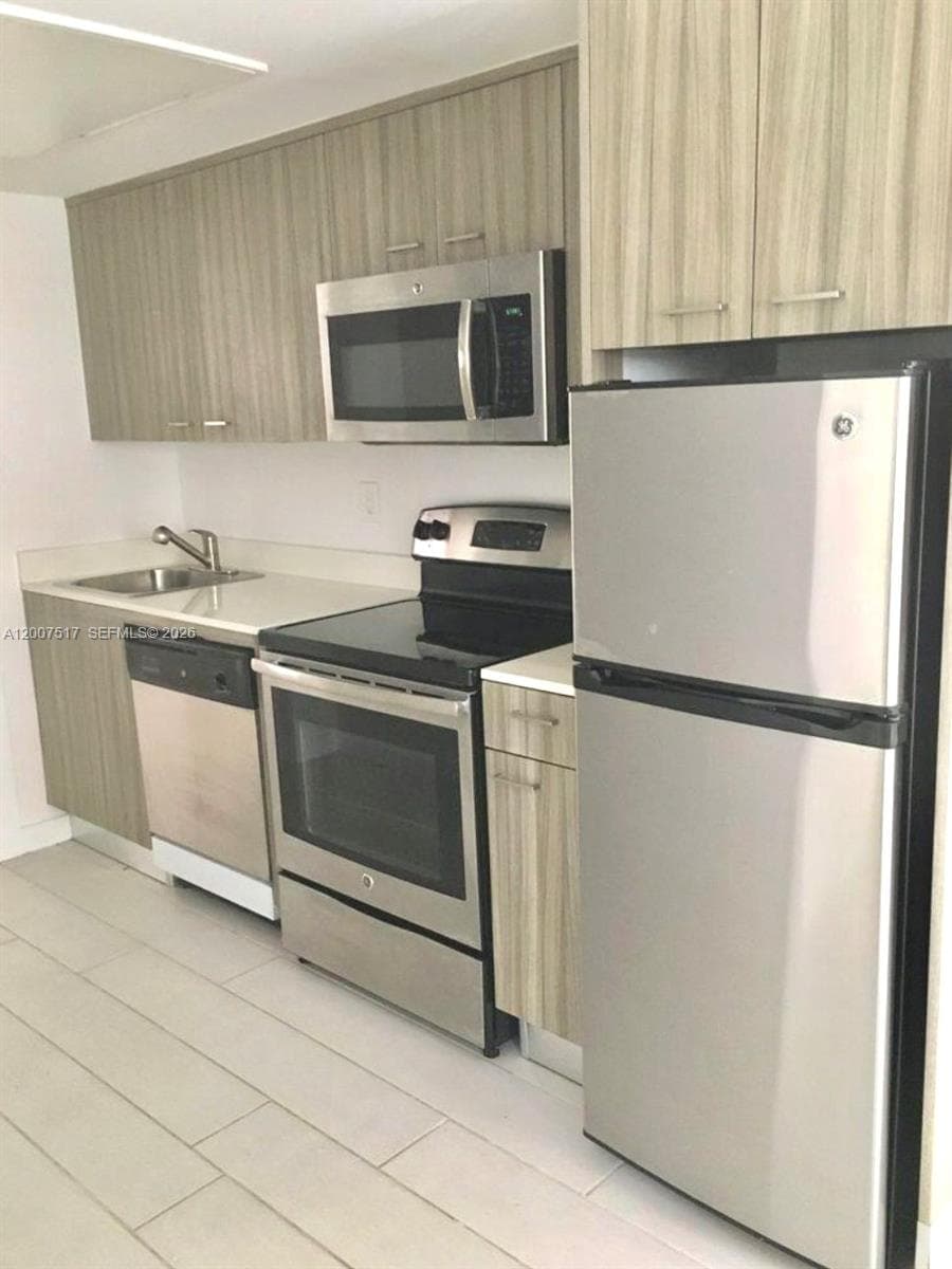 740 Meridian Ave # 17, Miami Beach FL 33139 photo 3