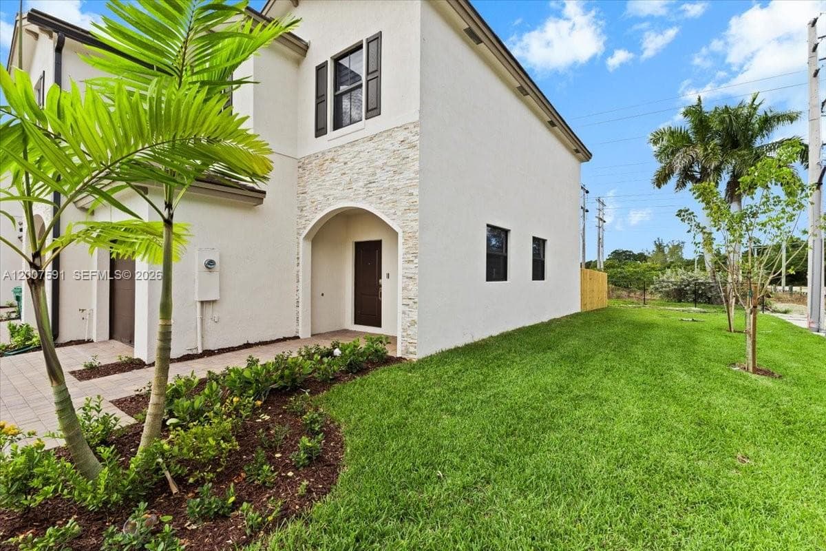 23210 SW 133rd Ct, Miami FL 33032 photo 2