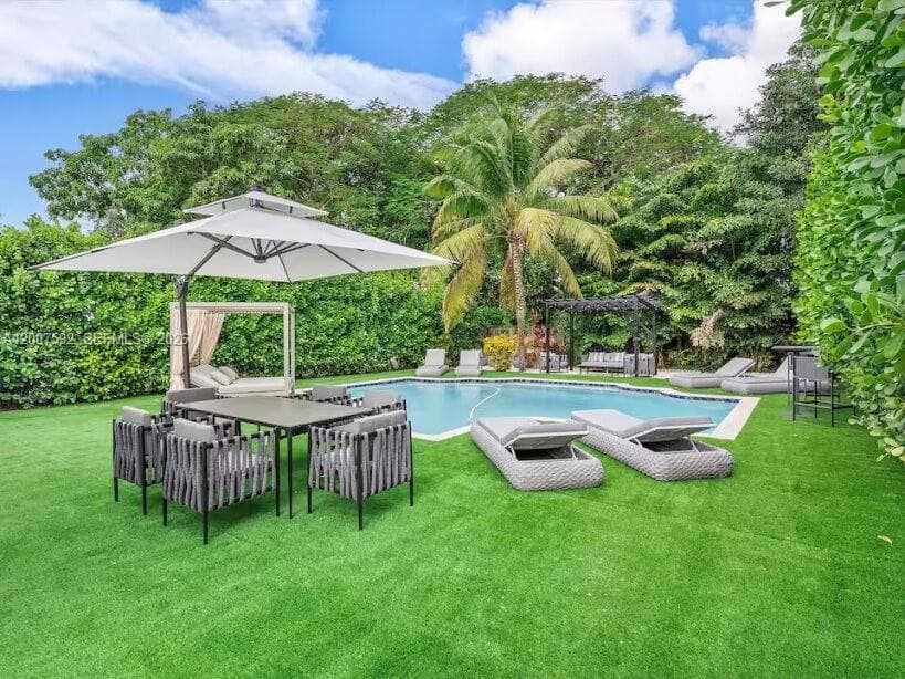 545 NW 52nd St, Miami FL 33127 photo 2