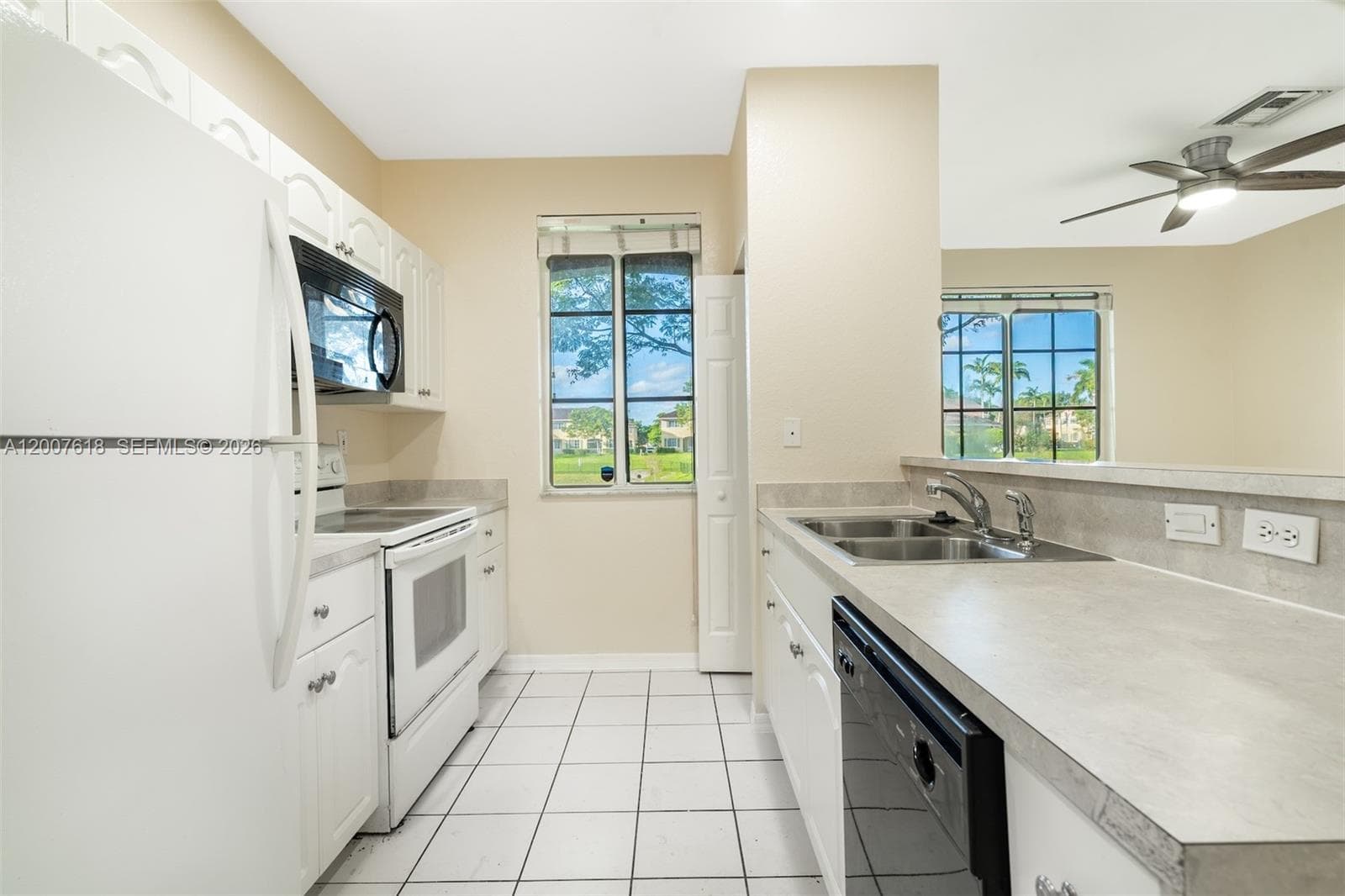 6051 SW 19th Pl, North Lauderdale FL 33068 photo 5